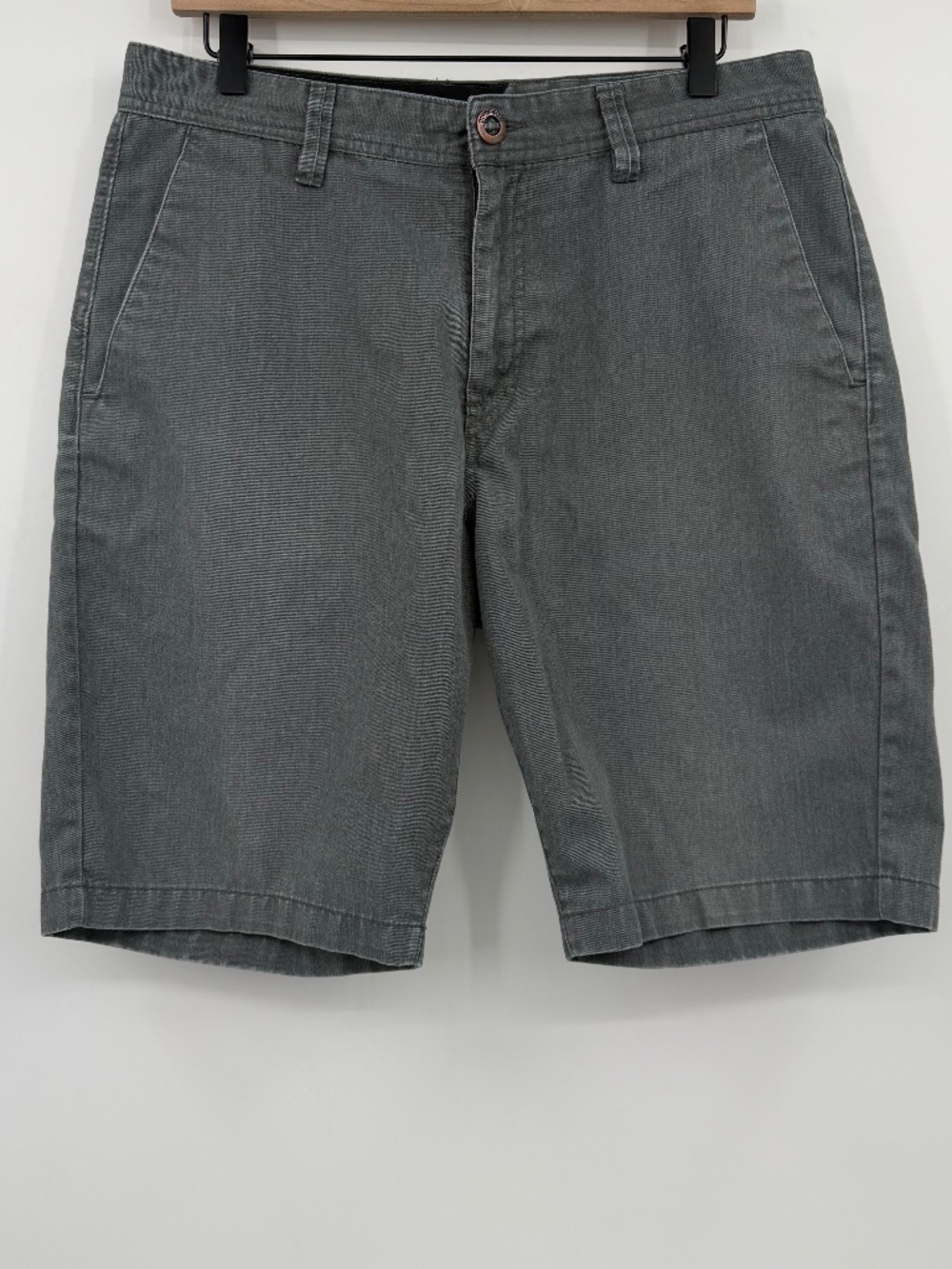 Volcom Shorts Men 32 Gray Flat Front Slash Pockets 90s Y2K Chino Casual Skater
